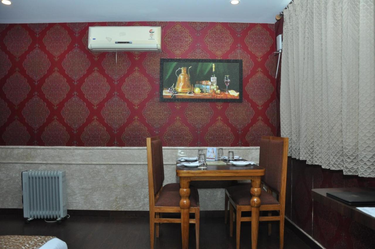 Hotel Jsr Continental Dehradun Buitenkant foto
