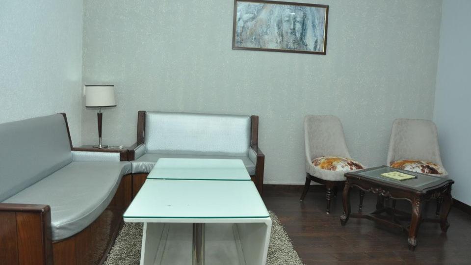 Hotel Jsr Continental Dehradun Buitenkant foto
