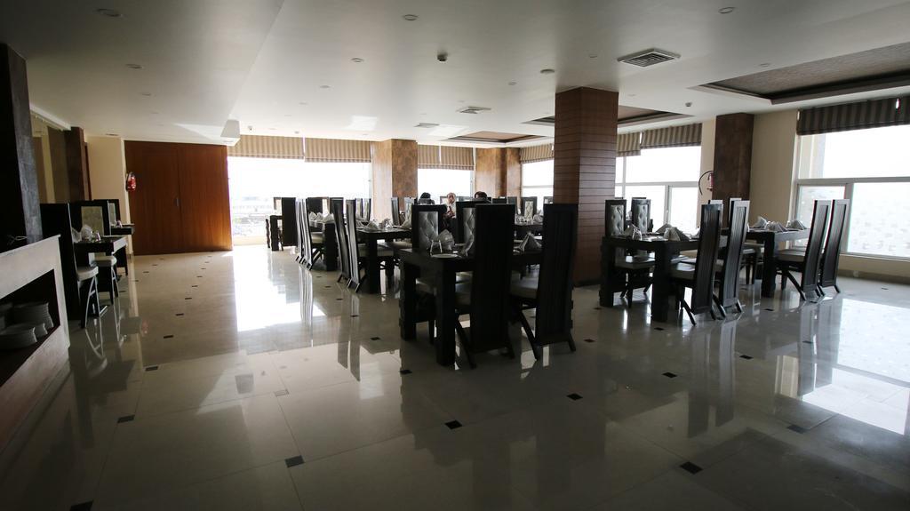Hotel Jsr Continental Dehradun Buitenkant foto
