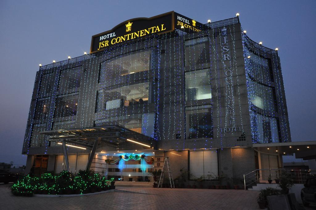 Hotel Jsr Continental Dehradun Buitenkant foto