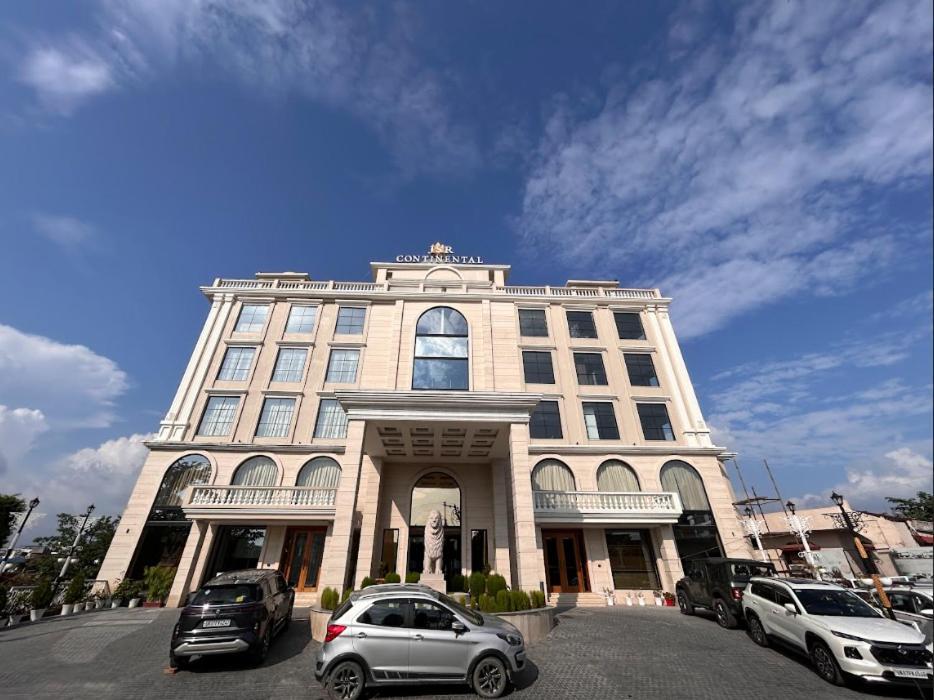 Hotel Jsr Continental Dehradun Buitenkant foto