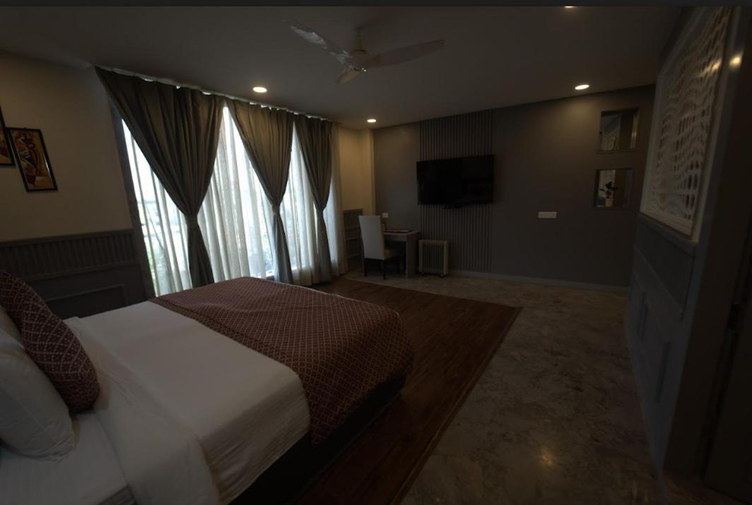 Hotel Jsr Continental Dehradun Buitenkant foto
