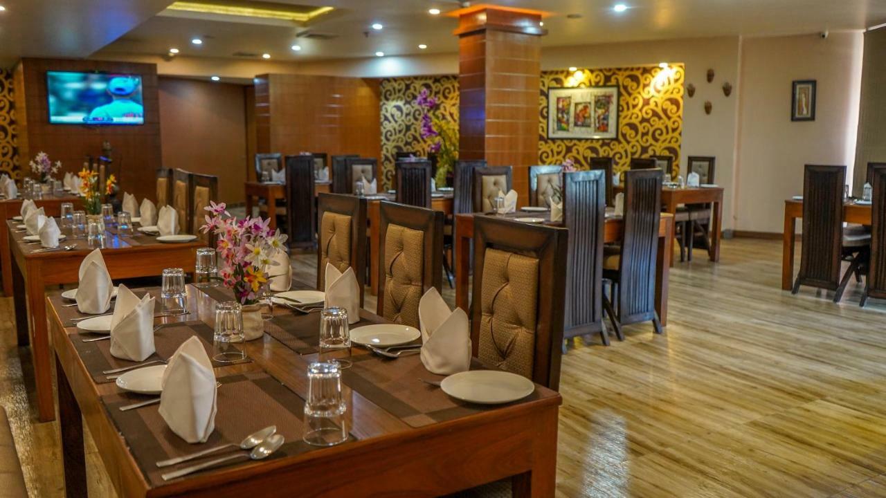 Hotel Jsr Continental Dehradun Buitenkant foto