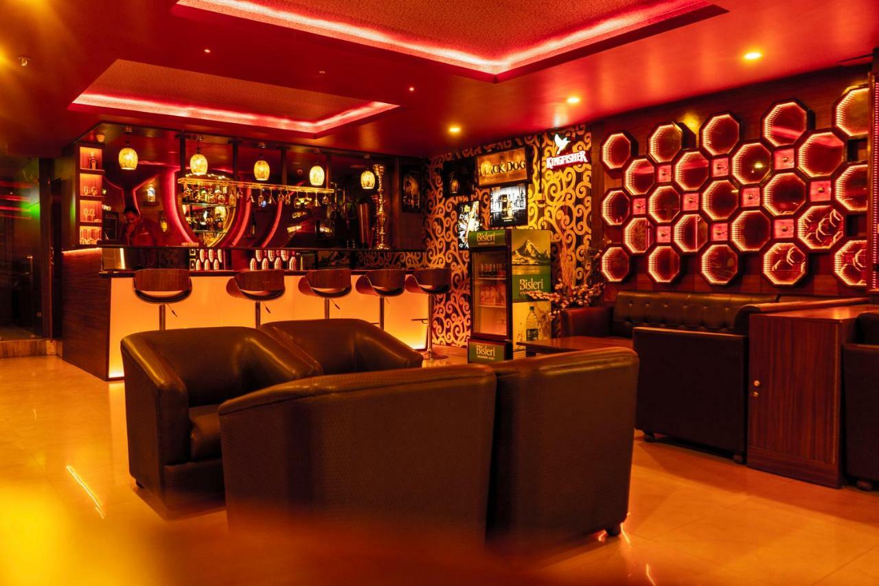 Hotel Jsr Continental Dehradun Buitenkant foto