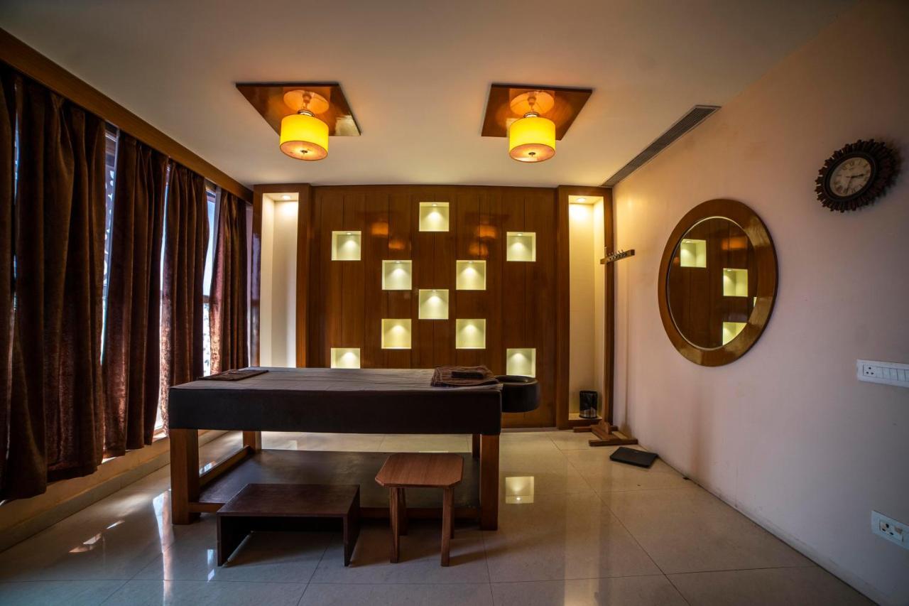 Hotel Jsr Continental Dehradun Buitenkant foto